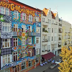 Happy Go Lucky + Ostello